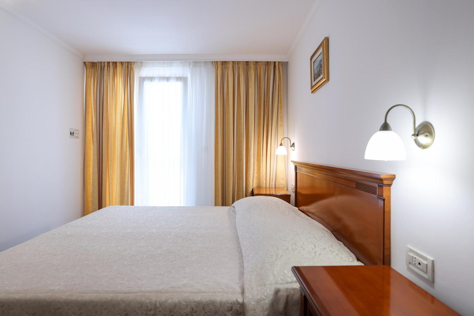 Hotel Val All Inclusive Donji Seget Exteriör bild